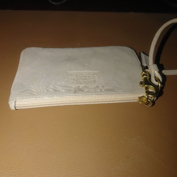 Coach Small Wristlet Pouch In Shimmering Pearl White Leather Hardware Zipper - Picture 5 of 7